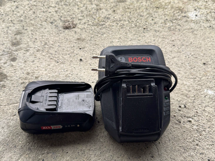 Batteri og batterilader bosch