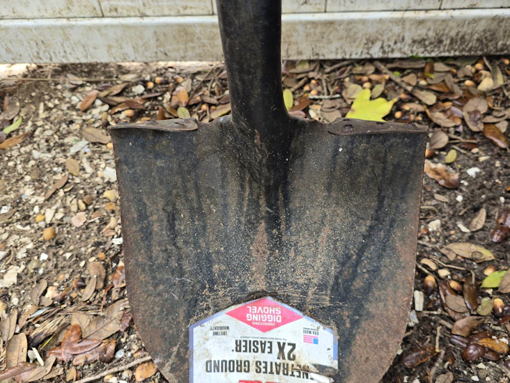 Razor-back shovel