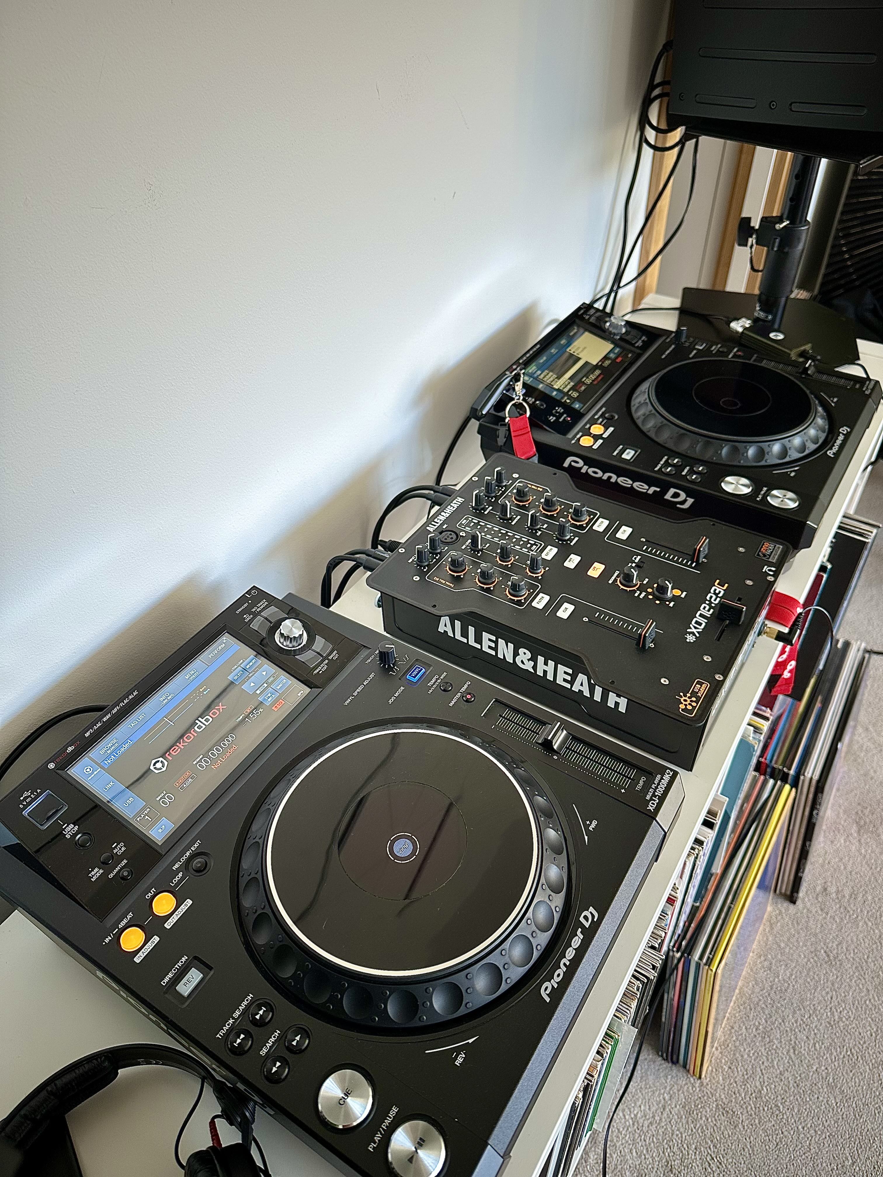 Allen & heath 23c mixer and x2 pioneer xdj 1000 cdjs