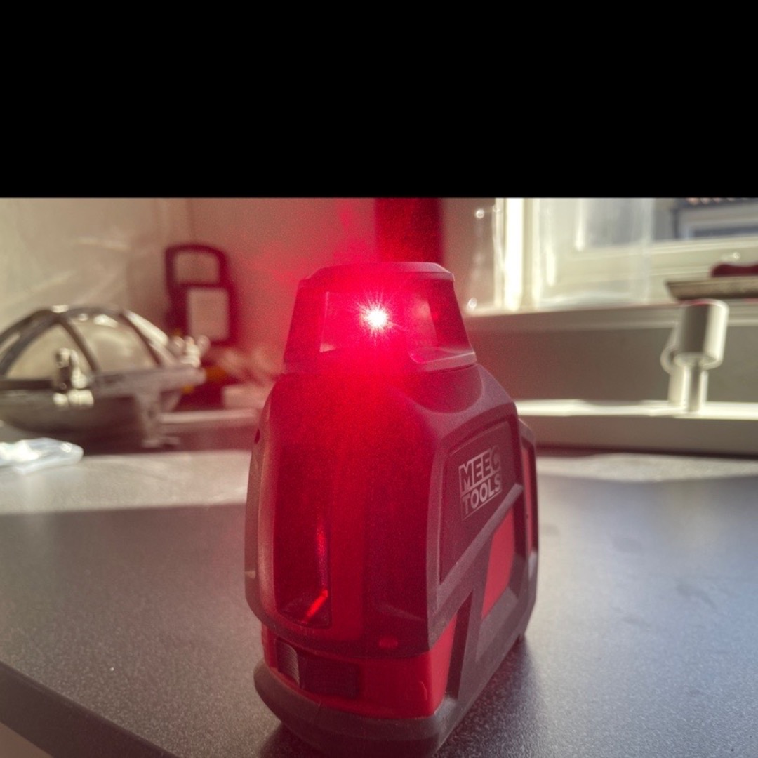 Autobalanserad krysslaser