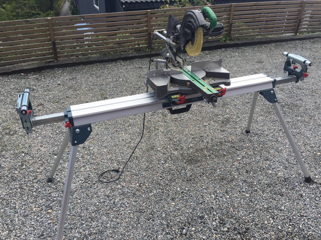 Kapp og gjærsag med bord