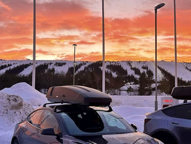 Takräcke till tesla model 3/highland + takbox thule xt alpine black aeroskin