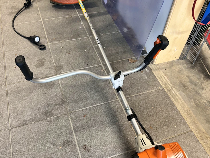 Röjsåg sthil fs 200