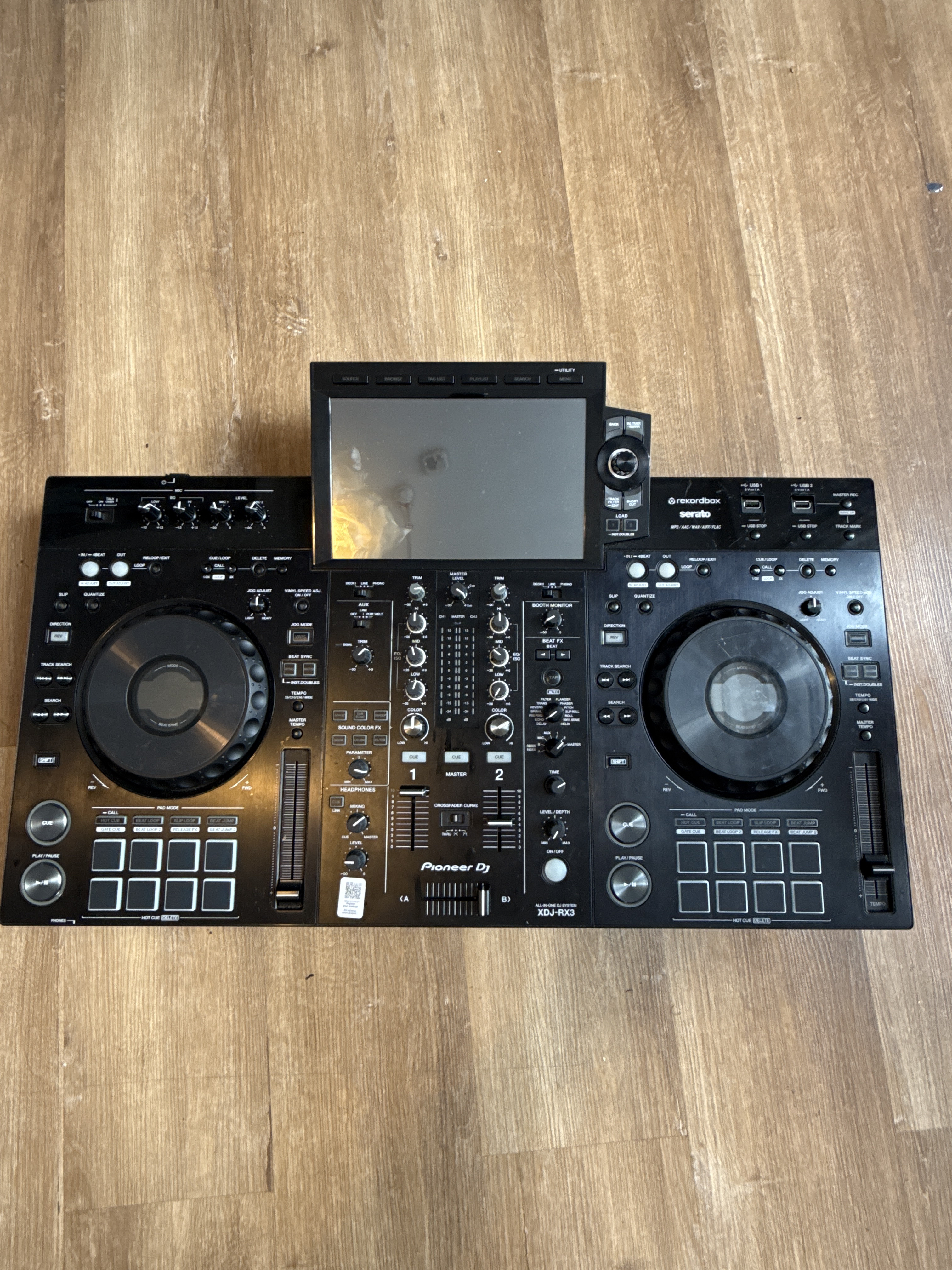 Pioneer xdj-rx3 all in one decks