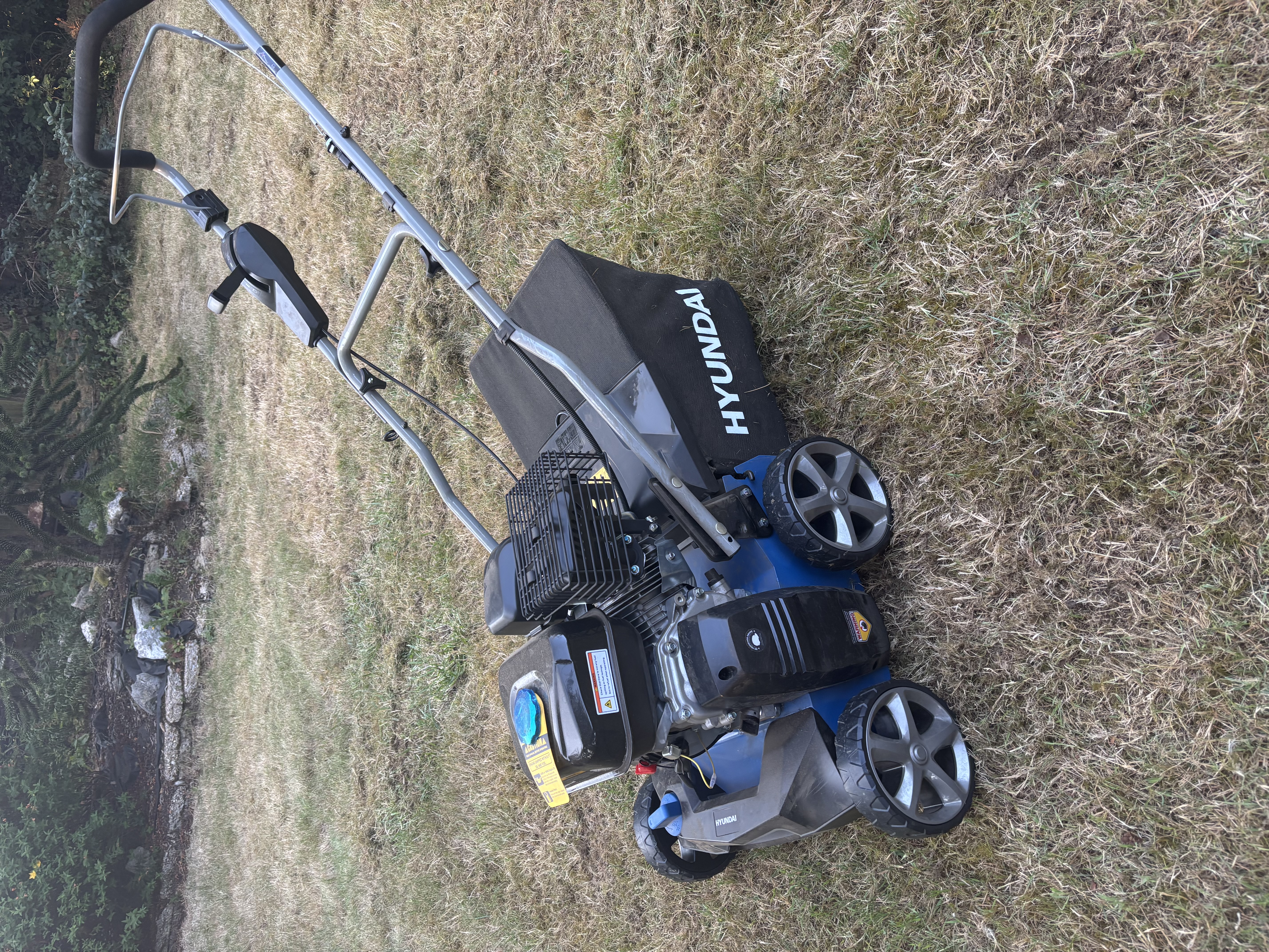 Hyundai petrol scarifier & aerator 