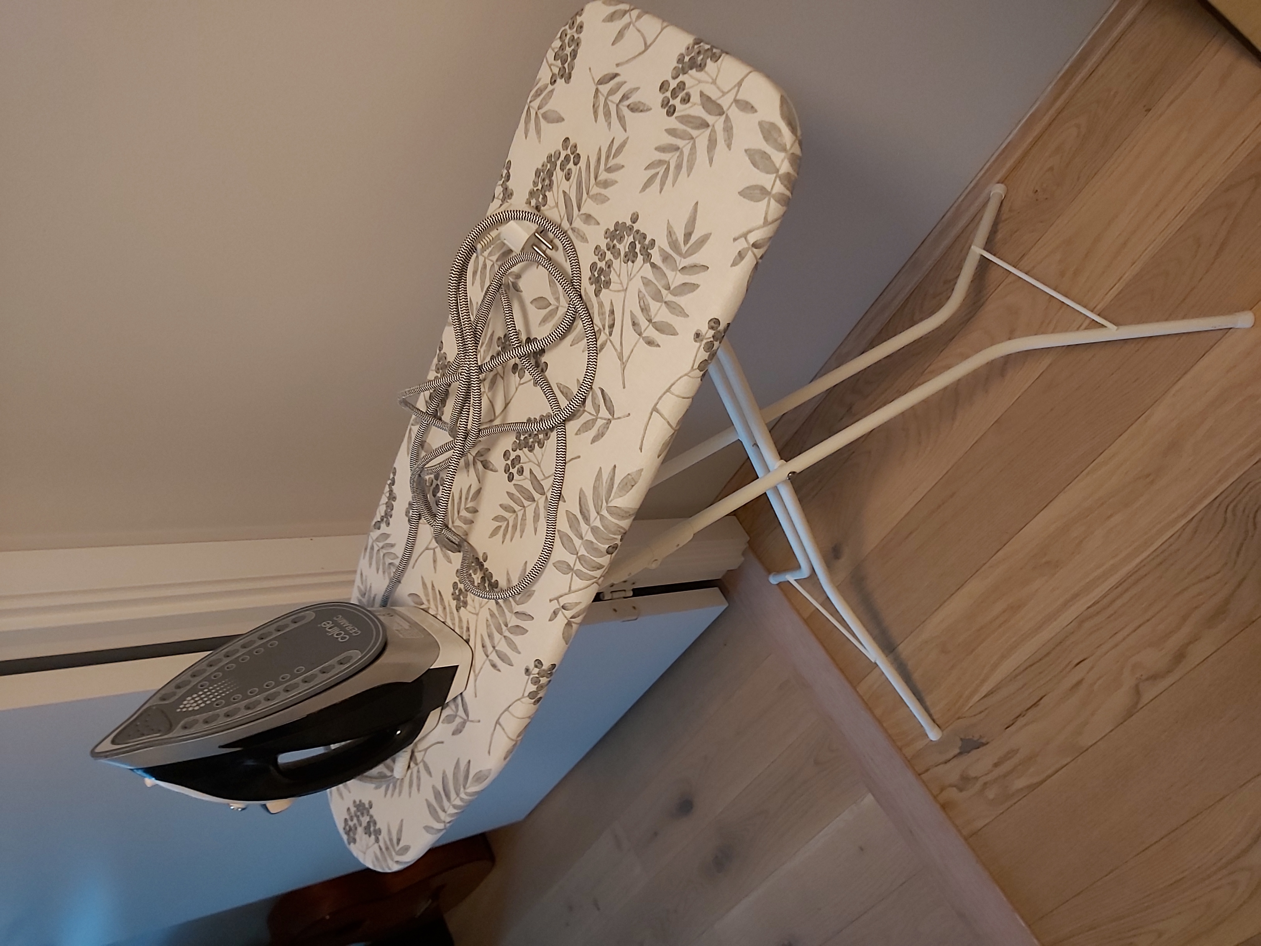 Strykejern + strykebrett – klar til bruk