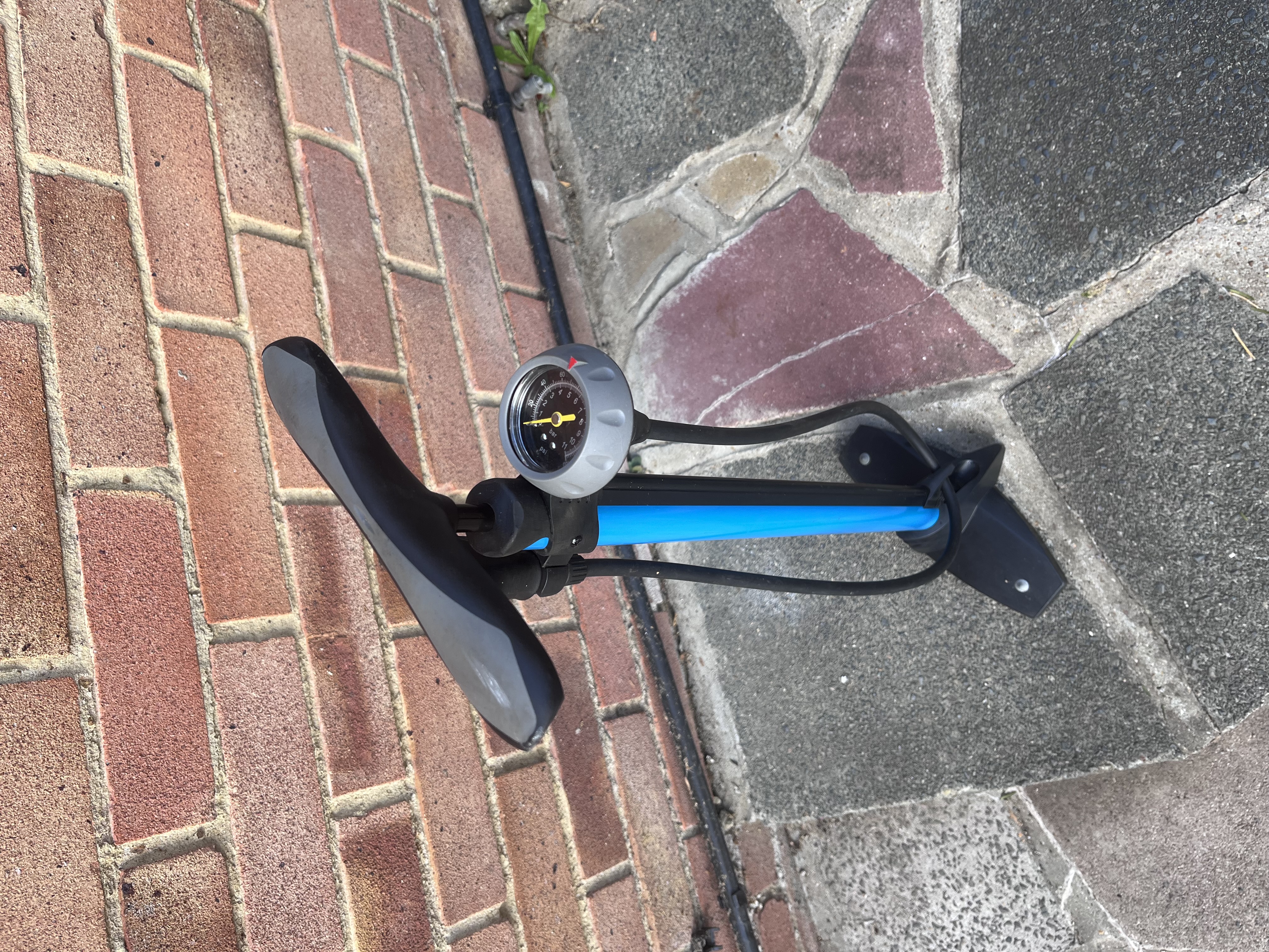 Bicycle tire pump 