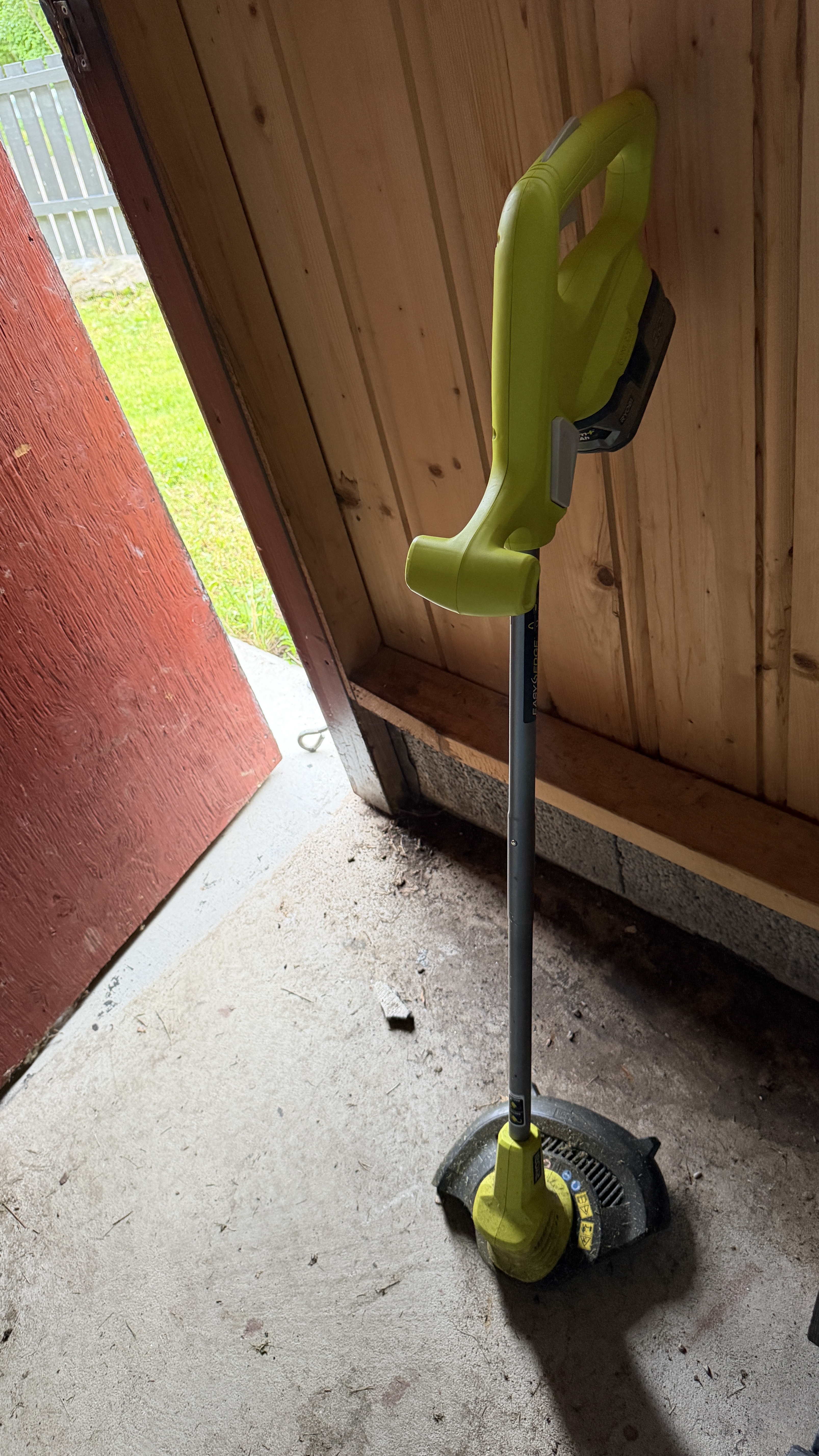 Ryobi ry18lt23a-120 batteridrevet gresstrimmer 18v – enkel kantklipping