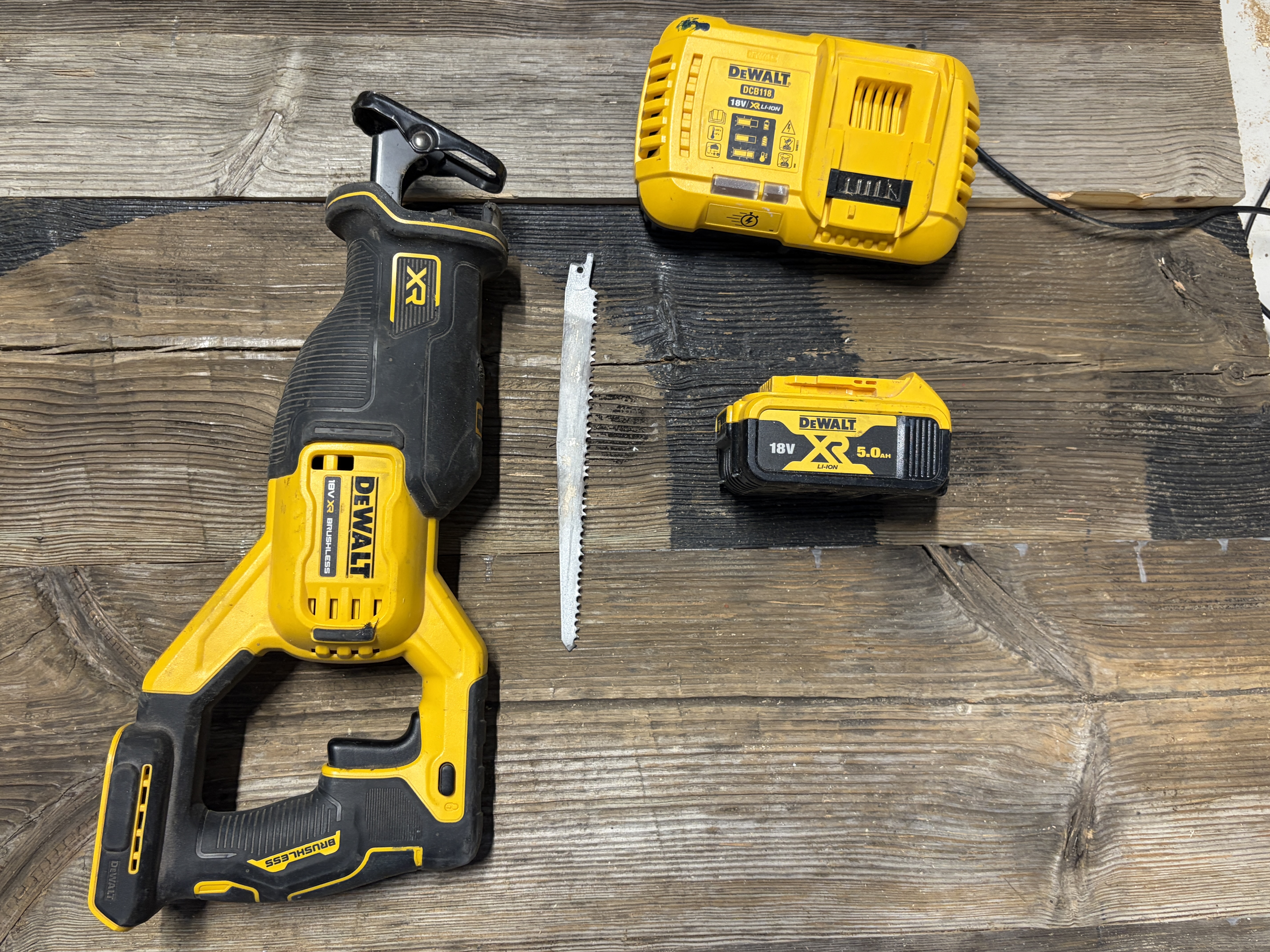 Dewalt dcs382 18v xr børsteløs bajonettsag med batteri og lader