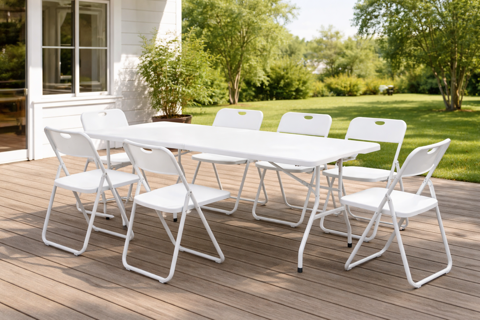 Taittopöytiä ja klaffituoleja