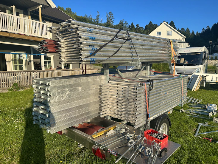 Strand stillas på henger