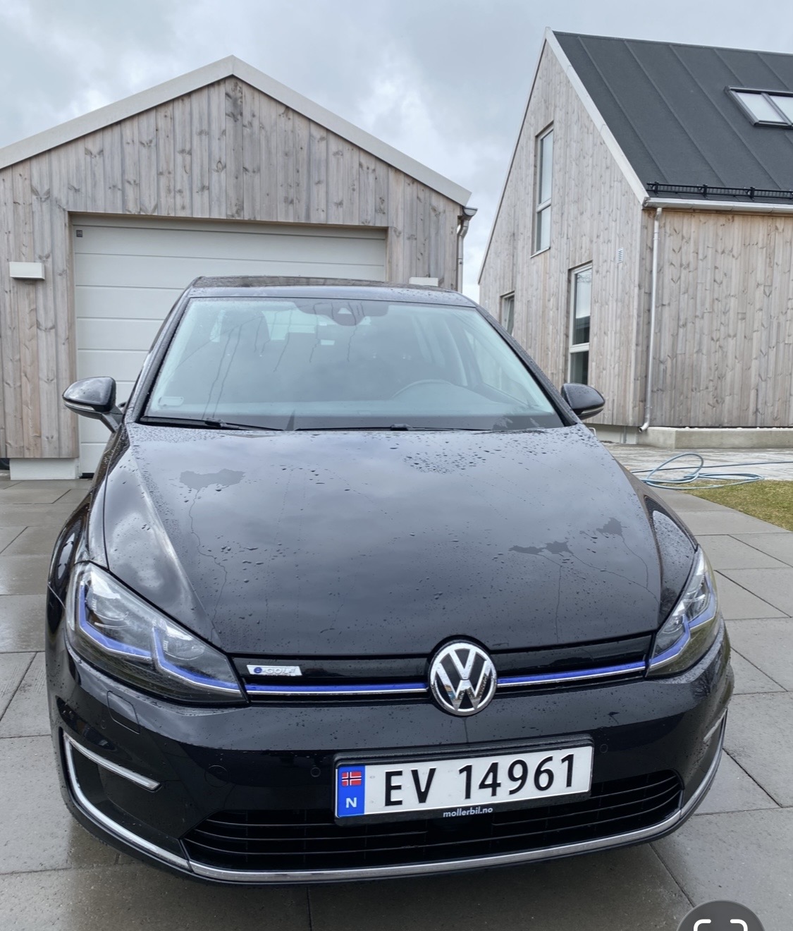 E golf, lite brukt konebil med to bilstoler.