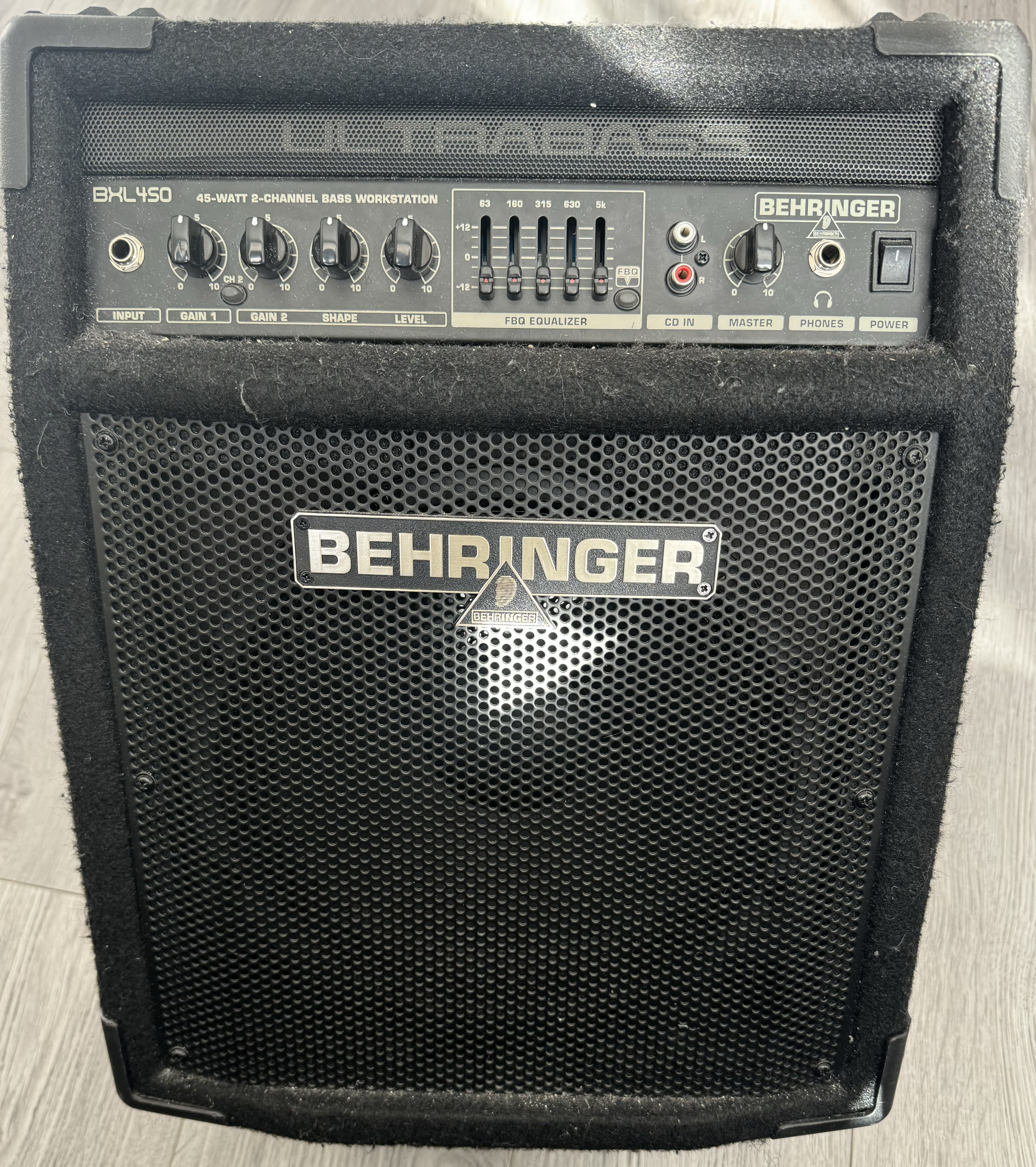 Bass guitar amplifier