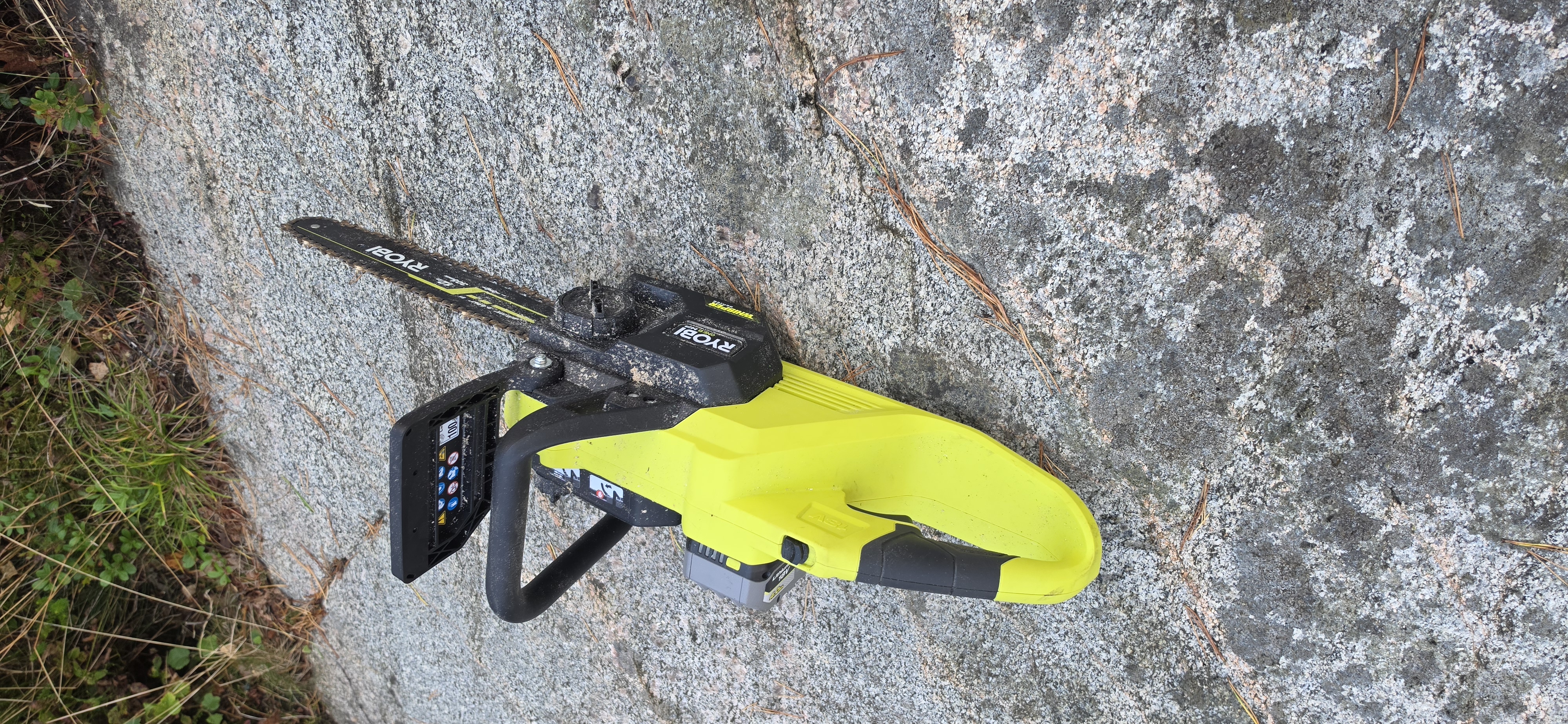 Ryobi batteridriven motorsåg, 30 cm svärd. 5ah batteri & laddare