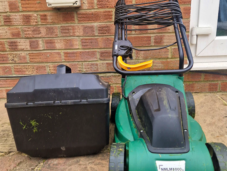 Lawn mover nmlm 1000