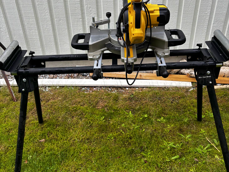 Dewalt kap & gersåg med sågbord