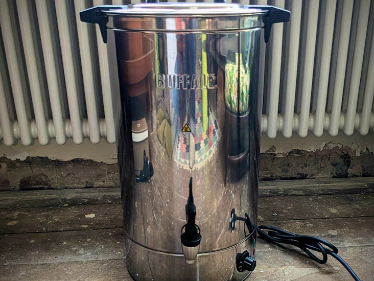 Buffalo 20l hot water urn/boiler for tea/coffee/catering