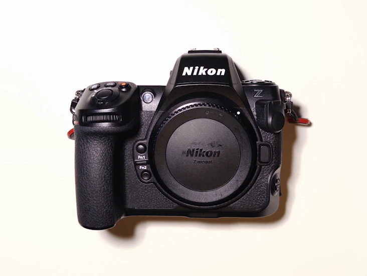 Nikon z8 med minneskort & 2 batterier.