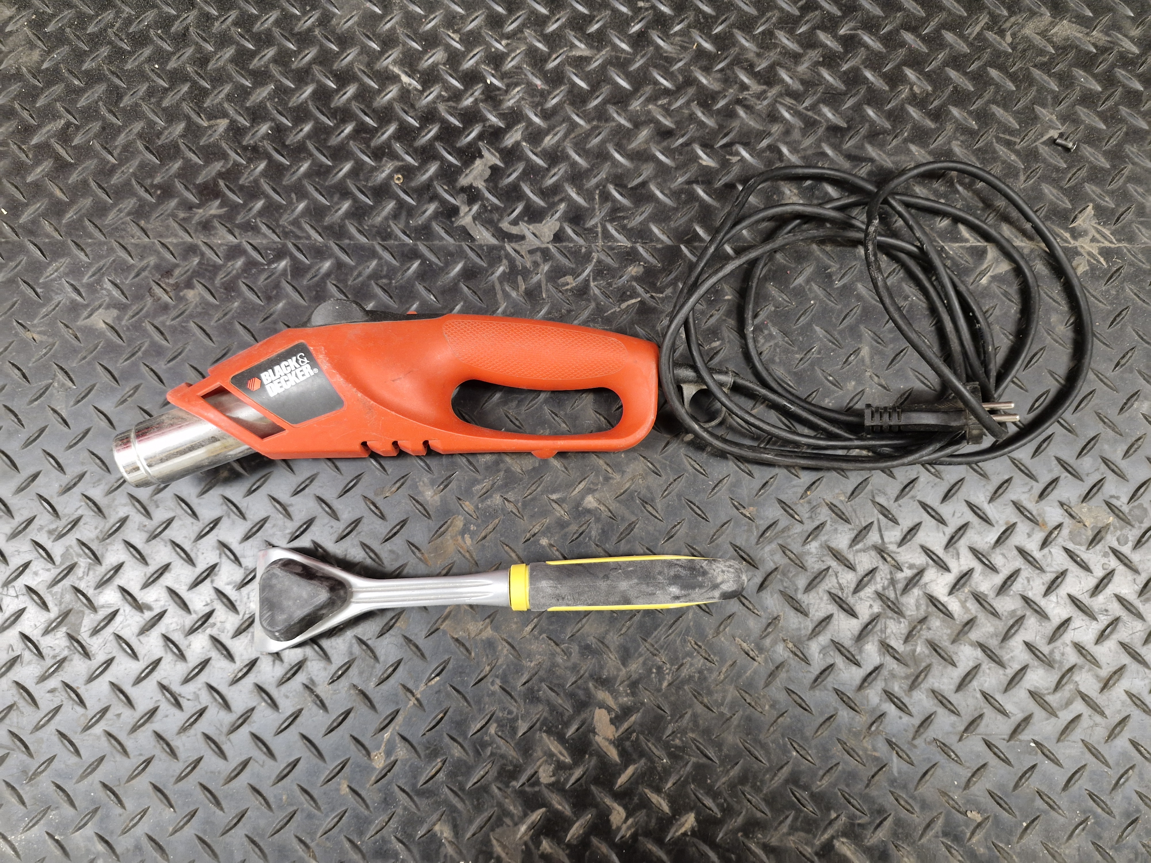 Varmluftspistol och båtskrapa