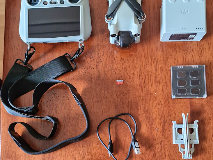 Dji mini 3 pro kit med 4 batterier + 256gb micro sd kort + nd-filter + dji rc smart kontroll + väska