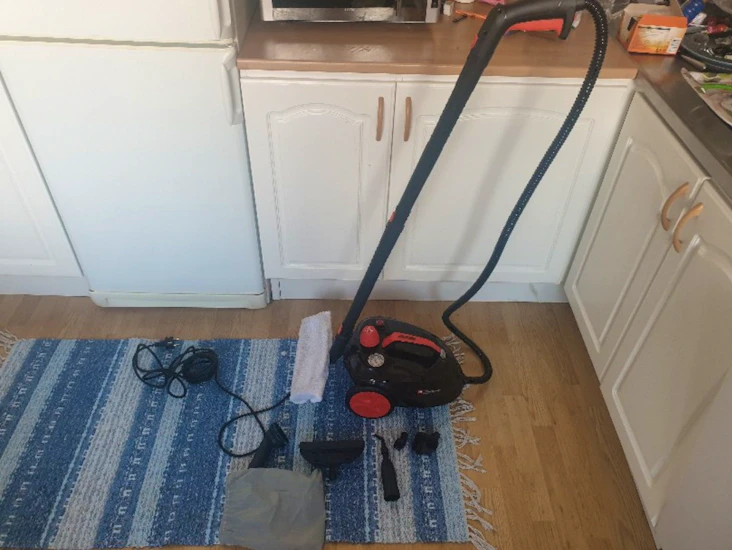 Fin ångtvätt med många tillbehör