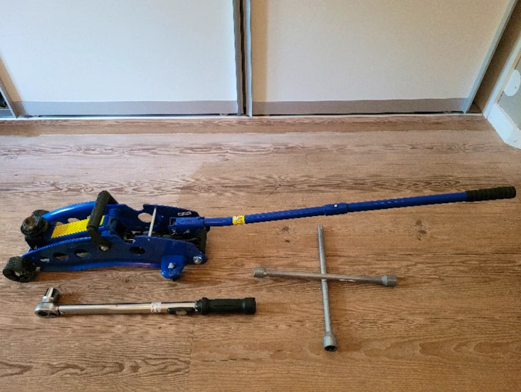 Garasjejekk og momentnøkkel