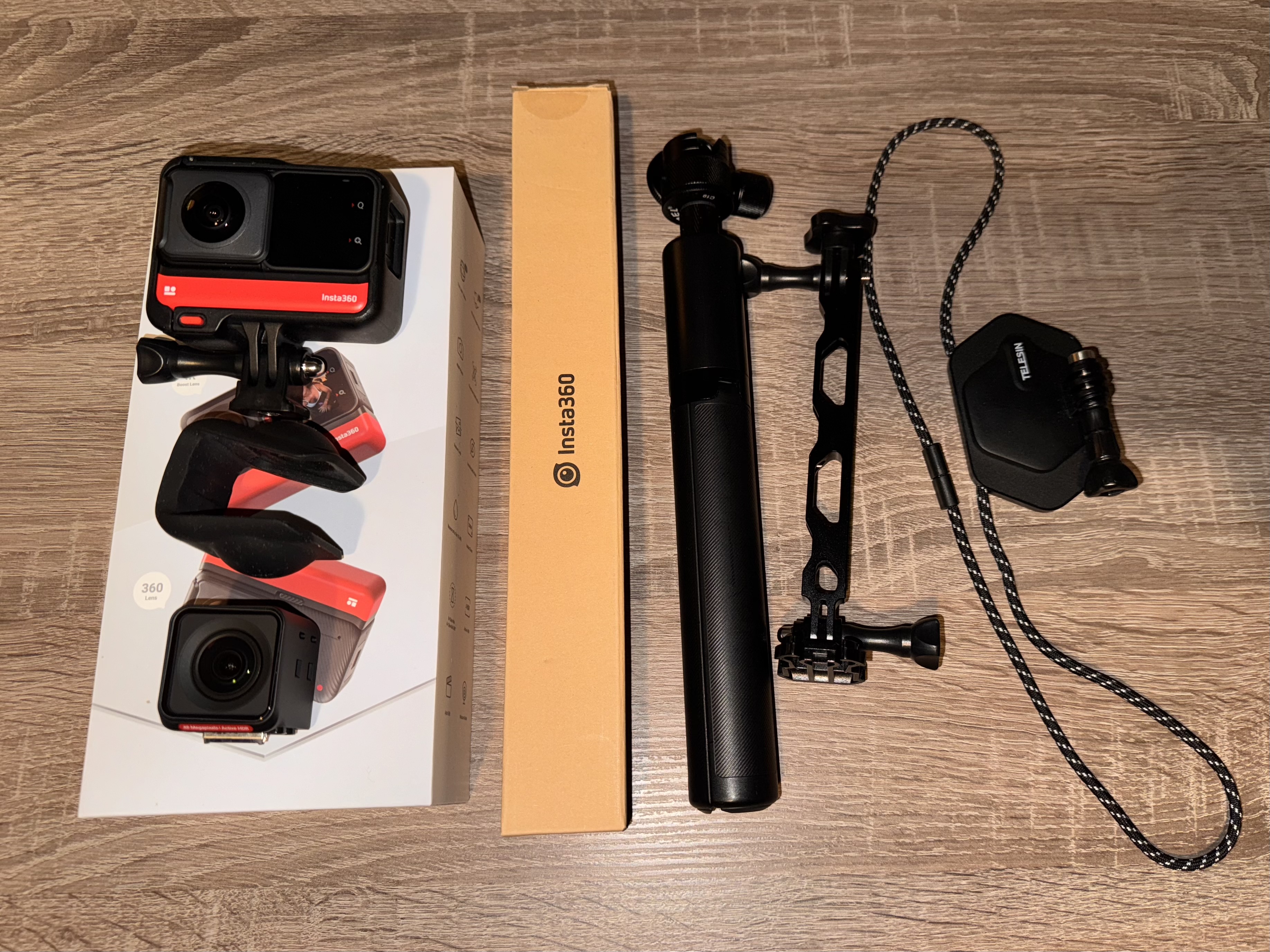 Insta360 one rs twin with accessories