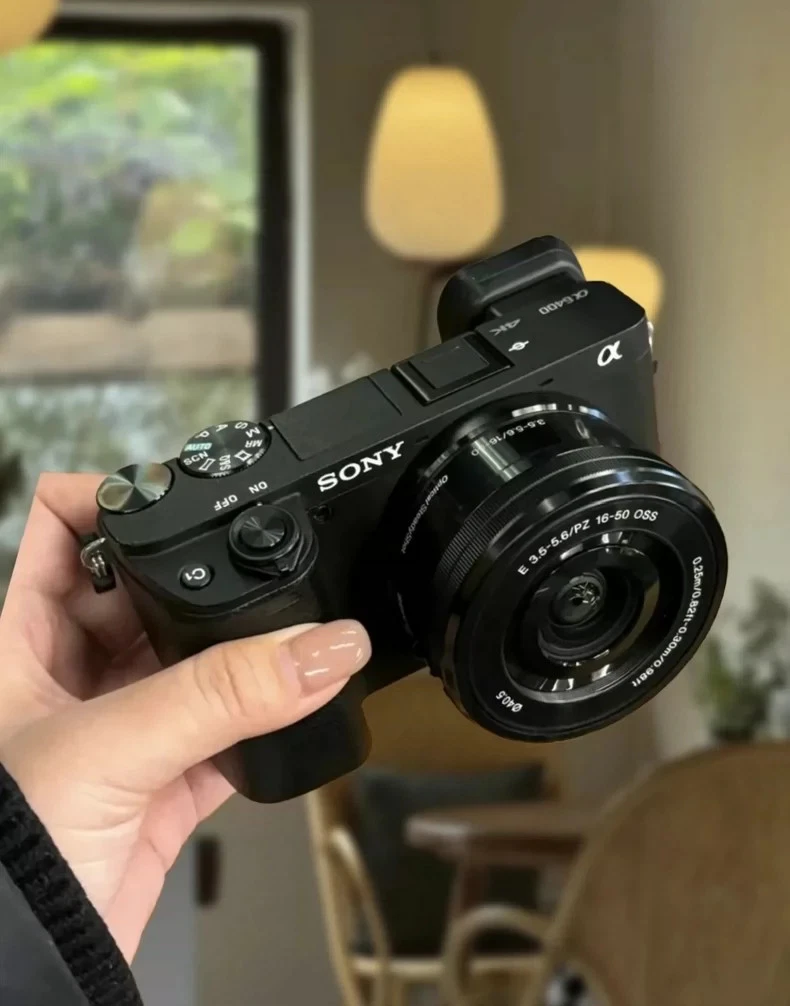 Sony a6400 travel & content creator kit + lens 