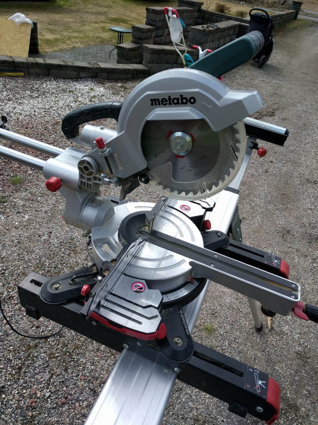 Metabo kgs 216 kap-/gersåg med stabilt stativ