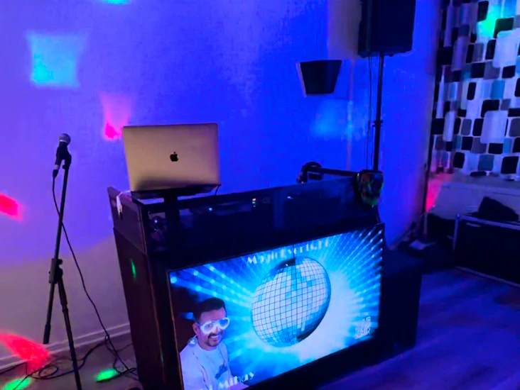 Dj full package with pioneer rx3 mixer,active speakers,lights