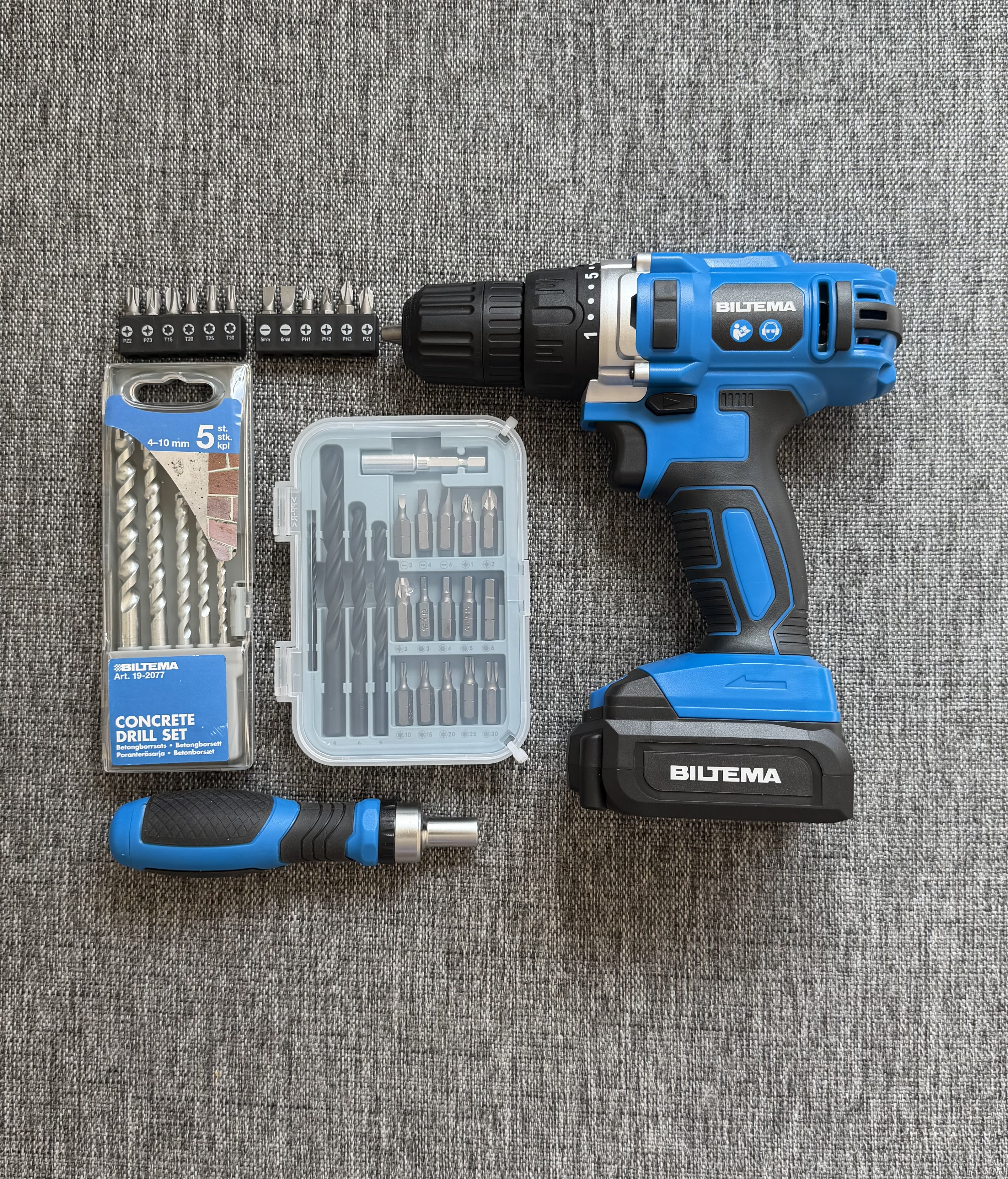 Sladdlös borrmaskin (biltema), 12v li-ion batteri + bits för betong & trä/metall