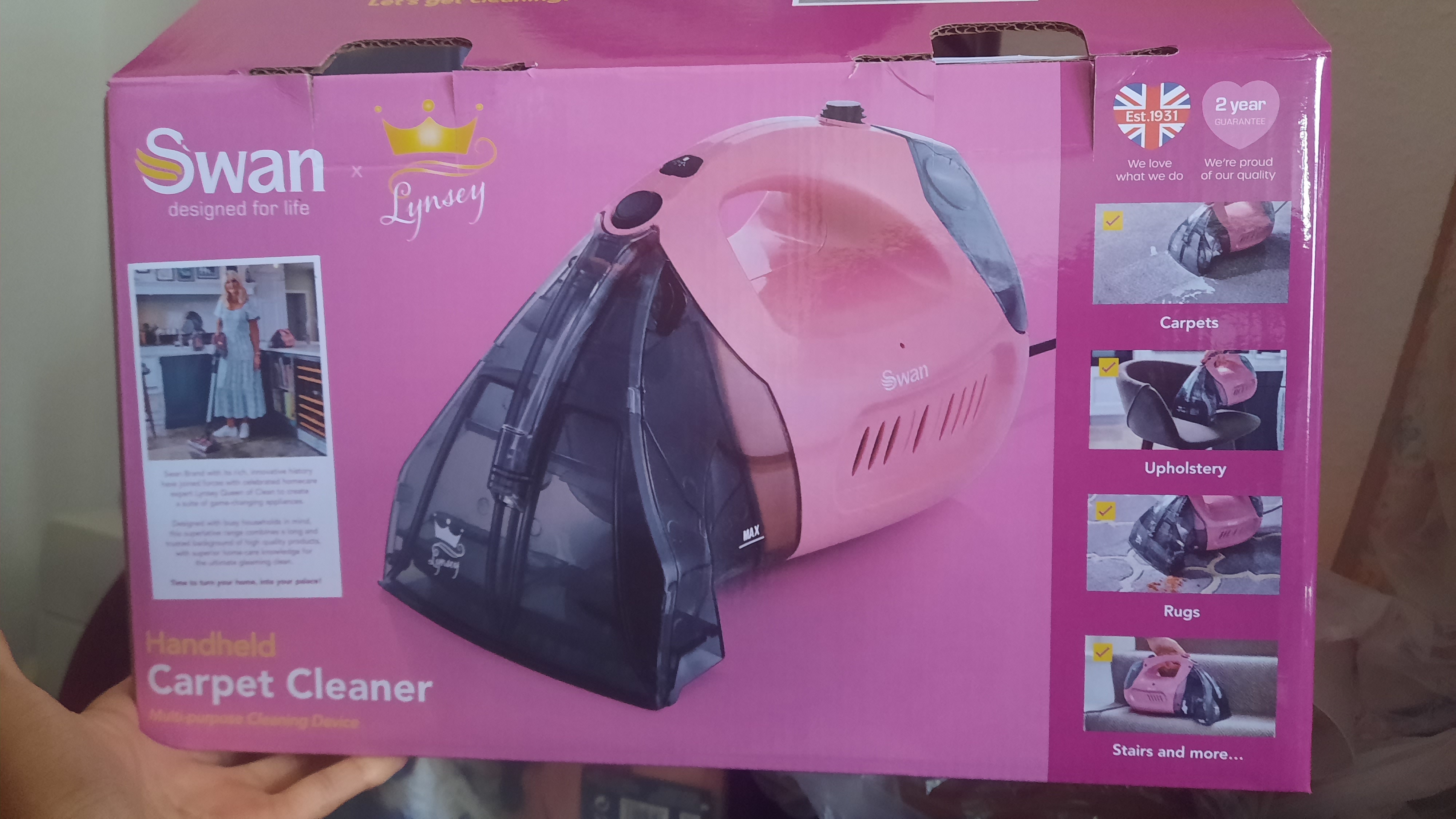 Handheld carpet cleaner