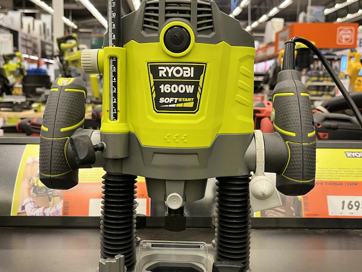 Handöverfräs ryobi rrt1600