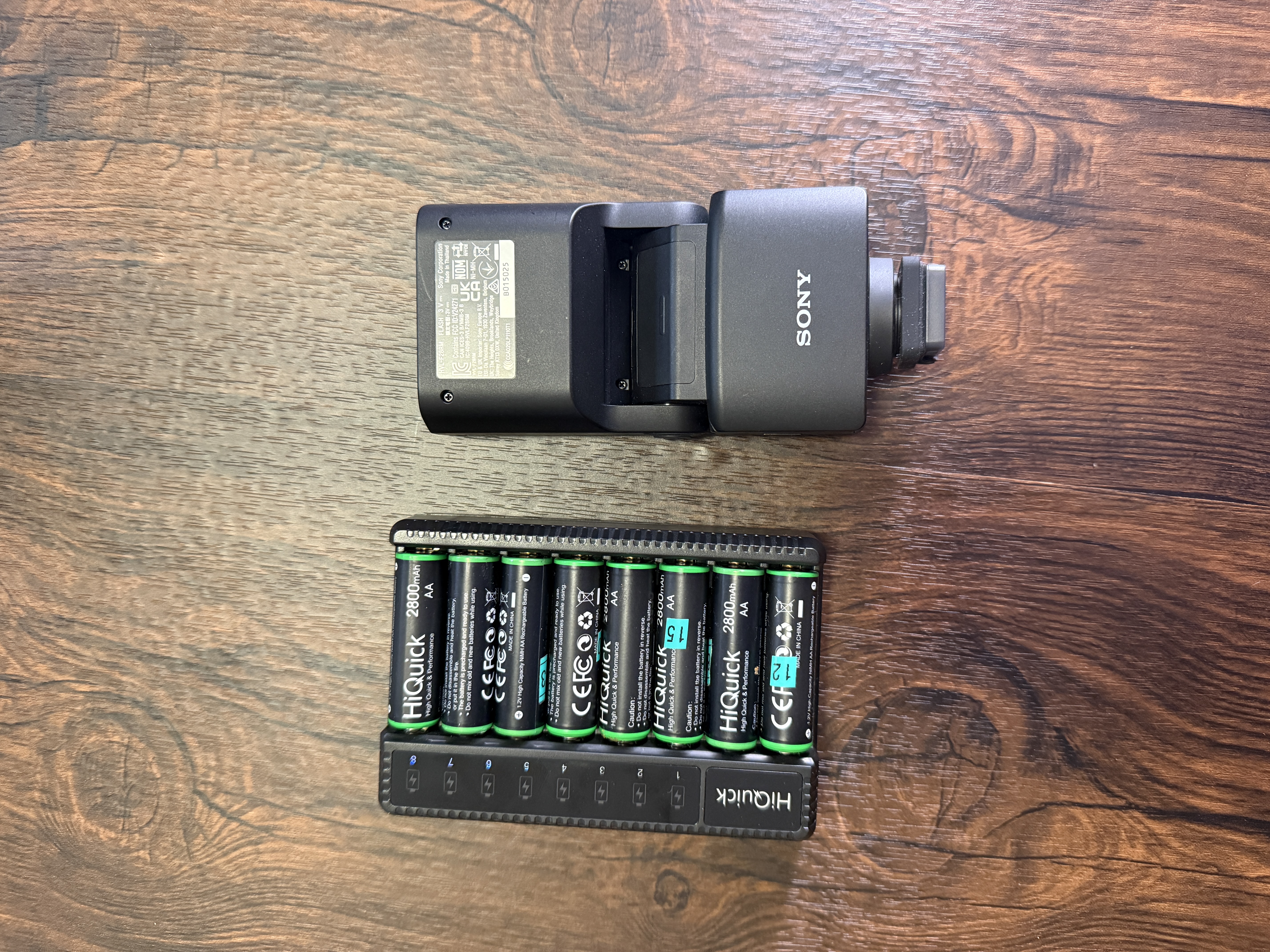 Sony hvl-f28rm flash for sony alpha + 8 rechargeable batteries