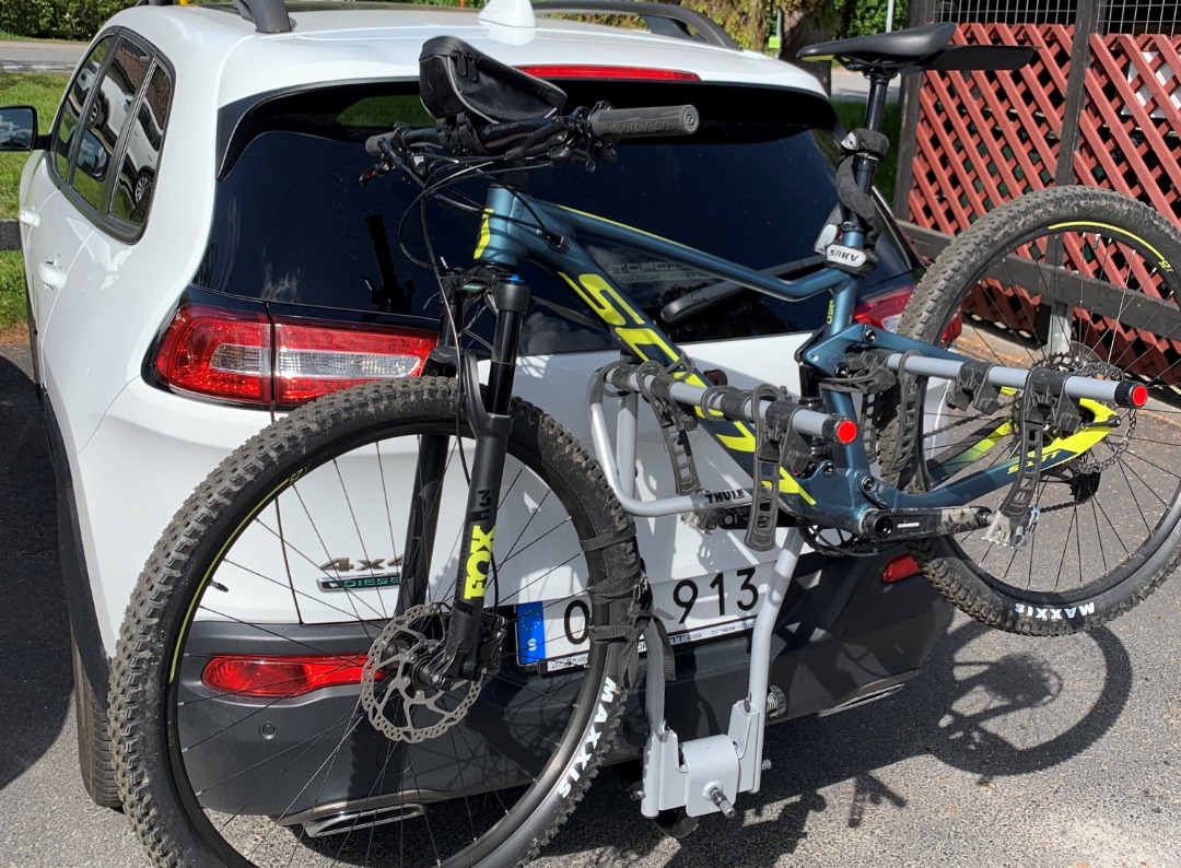 Smidig cykelhållare för fyra cyklar