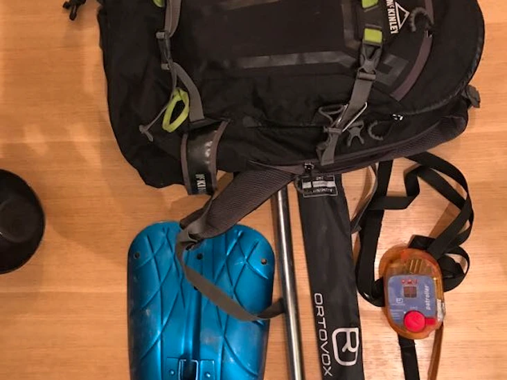 Lavinsändare, spade, sond och ryggsäck