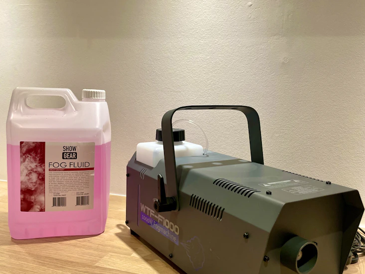 Røgmaskine showtec wtf-f1000 inkl. røgvæske