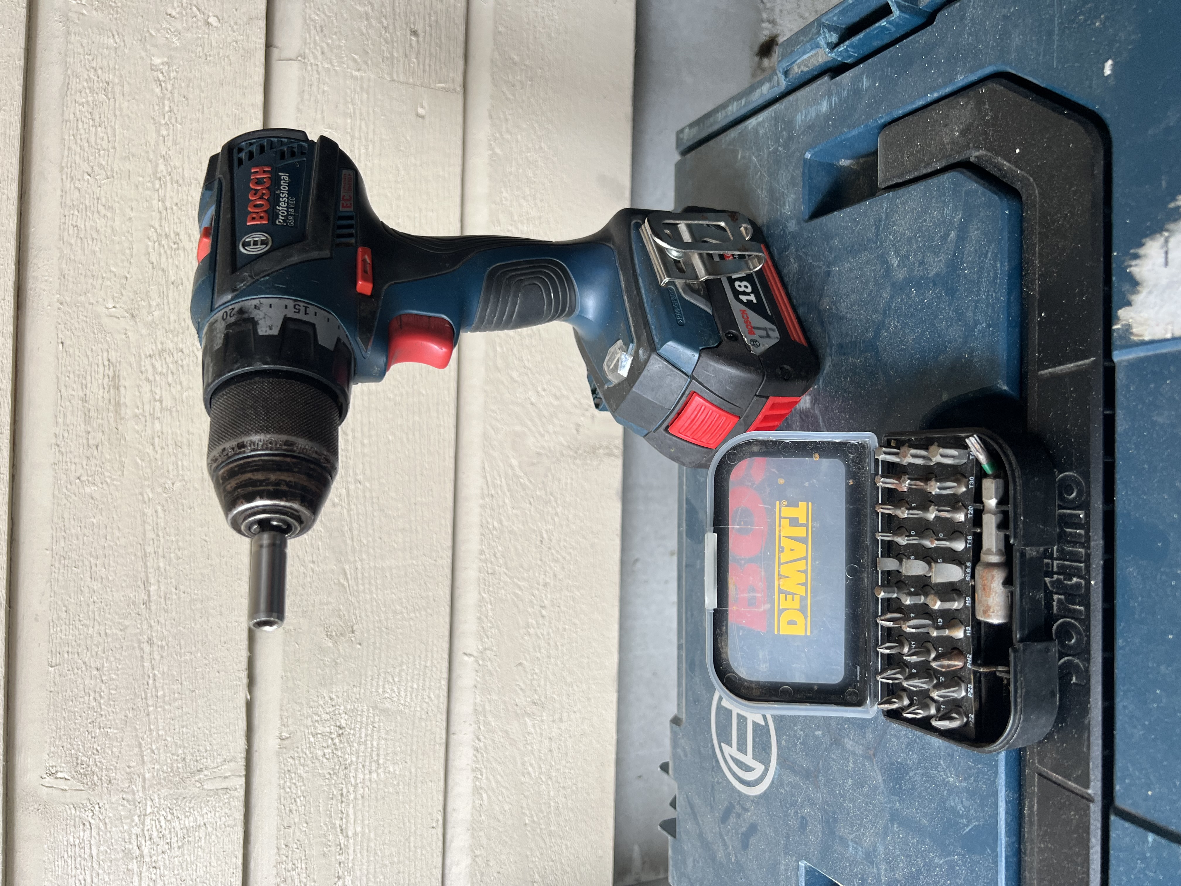 Bosch skrumaskin/drill med bits