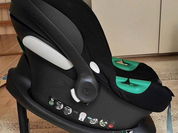 Cybex aton b2 i-size car seat with isofix base (max 13 kg)