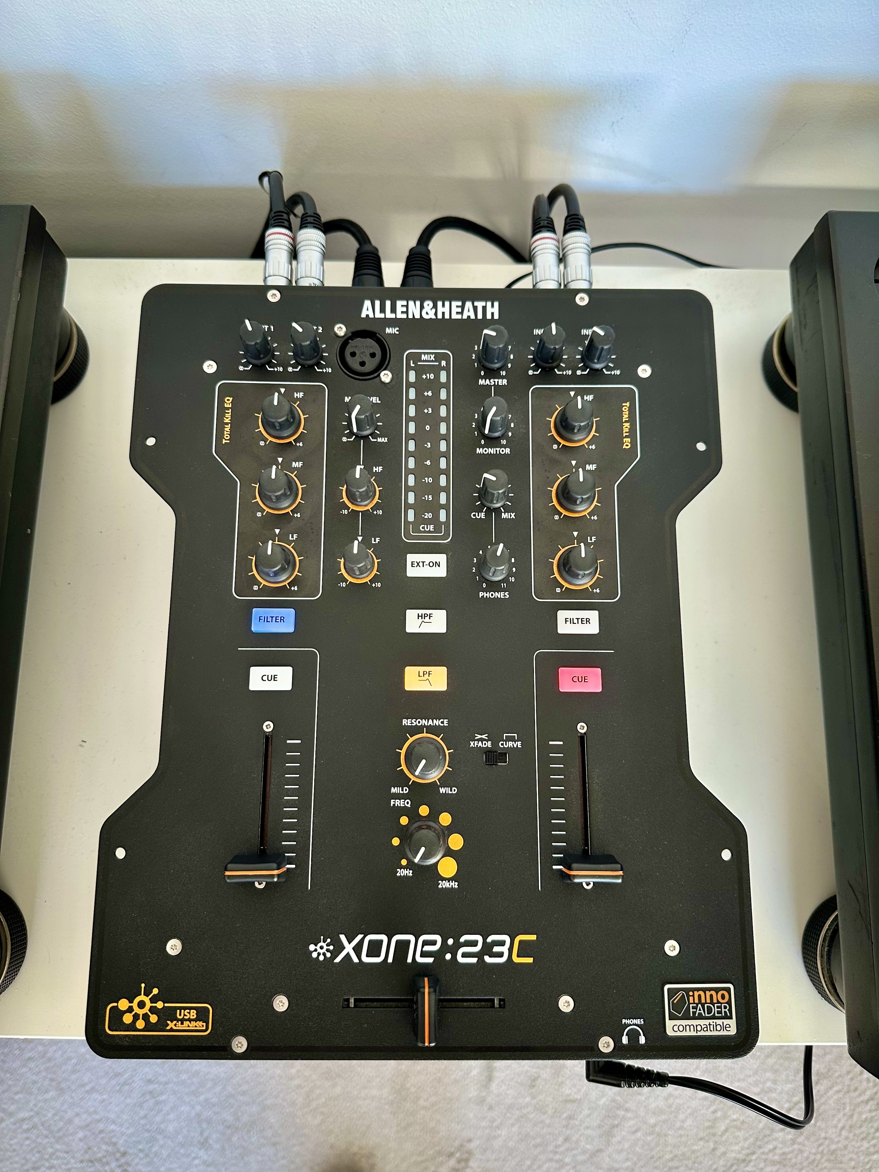 Allen & heath xone 23c (2+2 channel) dj mixer