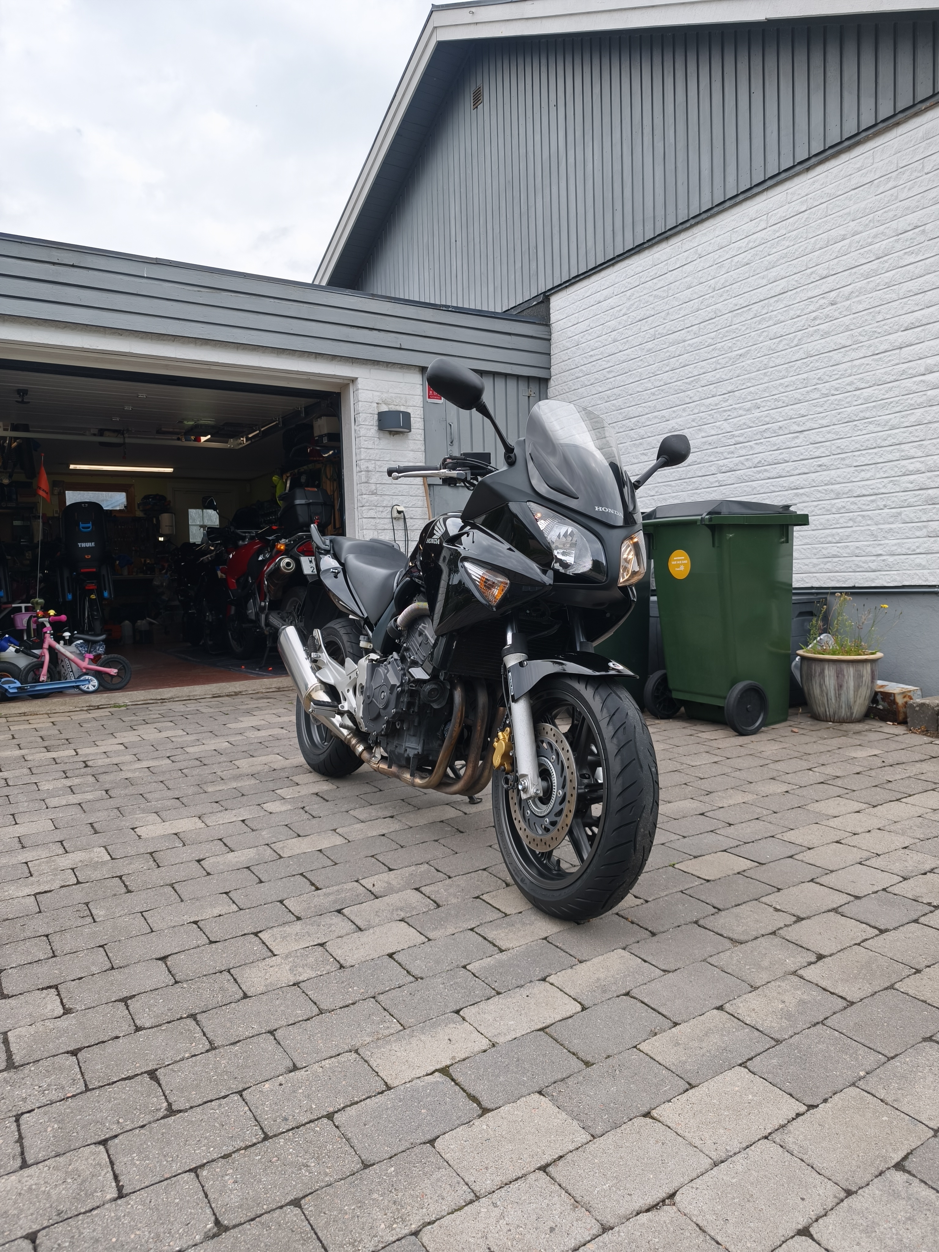 Honda cbf600fa lättkörd, och passar för både vardag och långtur