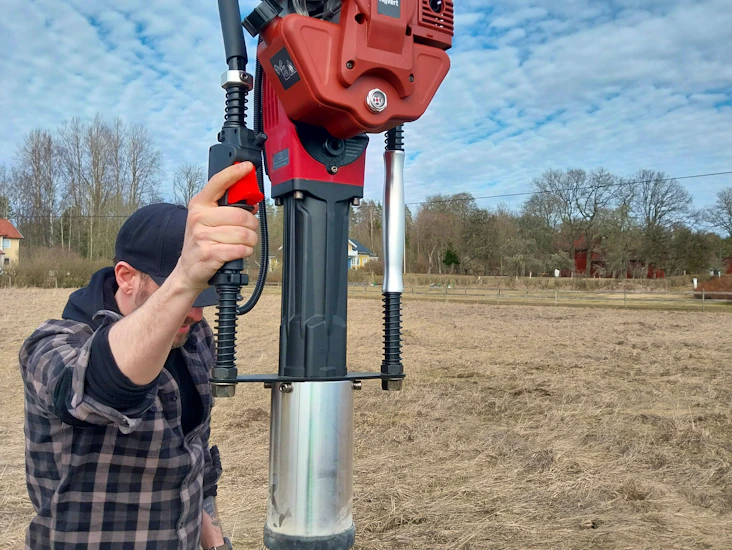 Effektiv stolpnedslagare