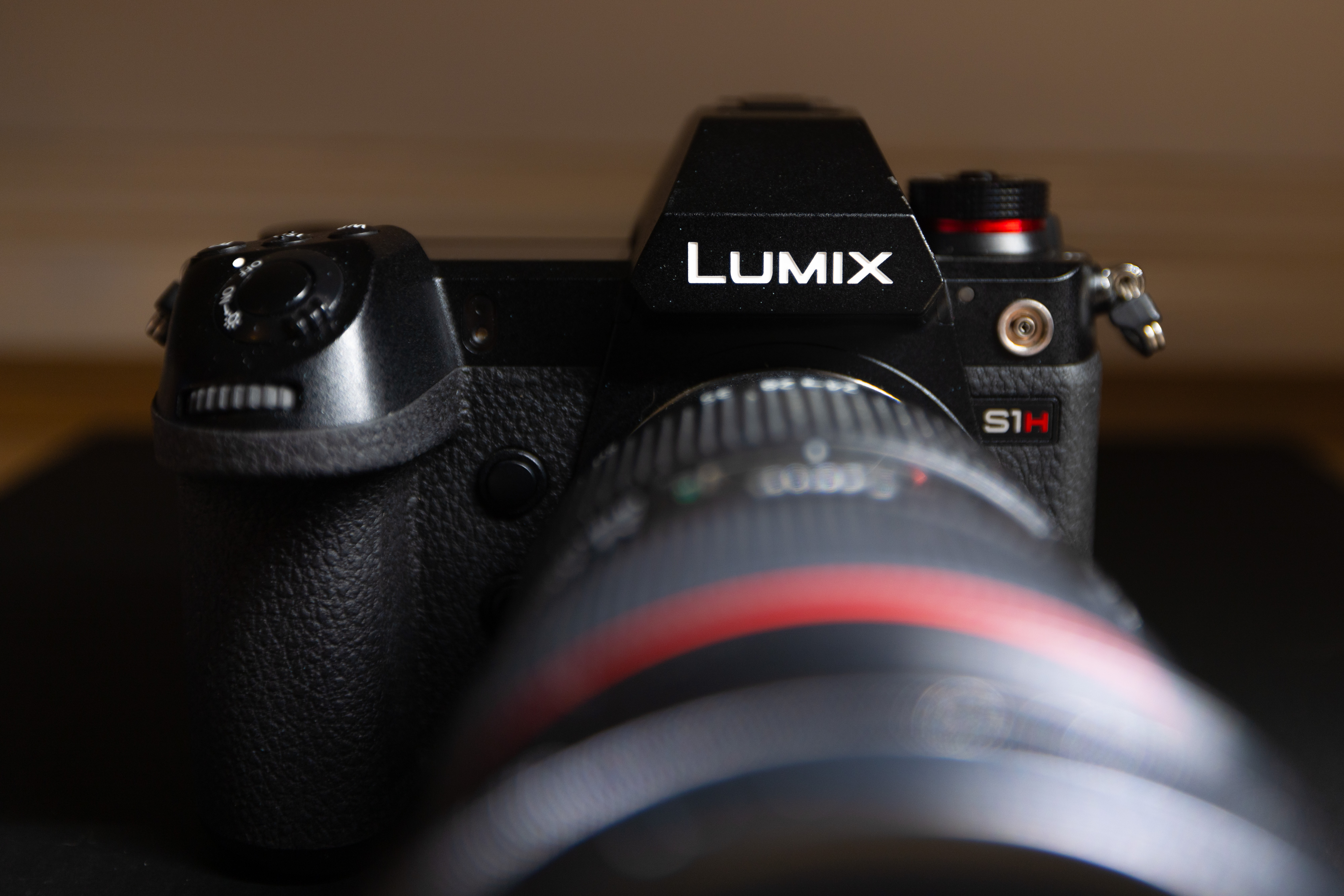 Panasonic lumix s1h (body only, excellent condition) 