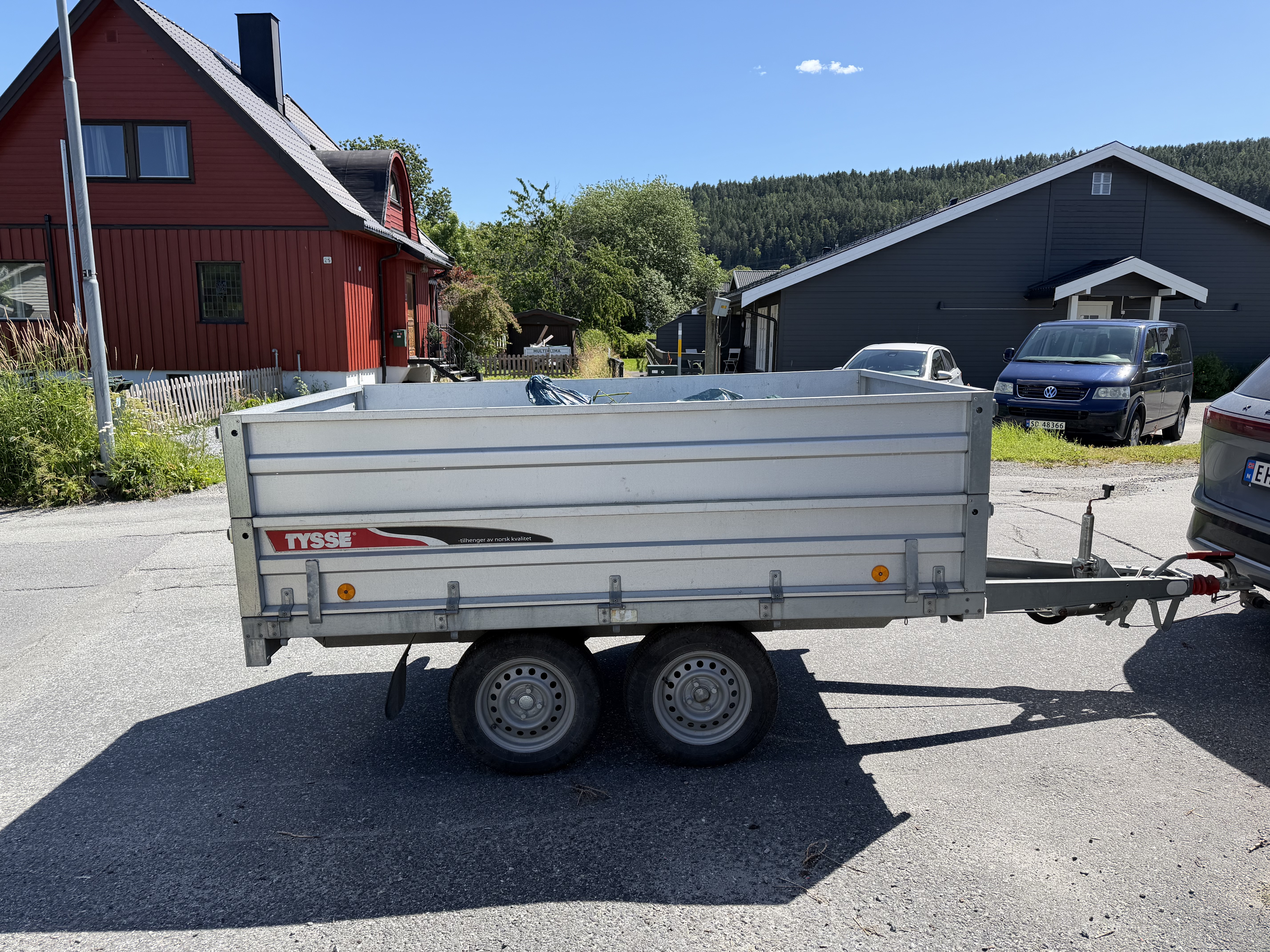 Tysse 2000 kg dobbelakslet tilhenger – solid og romslig