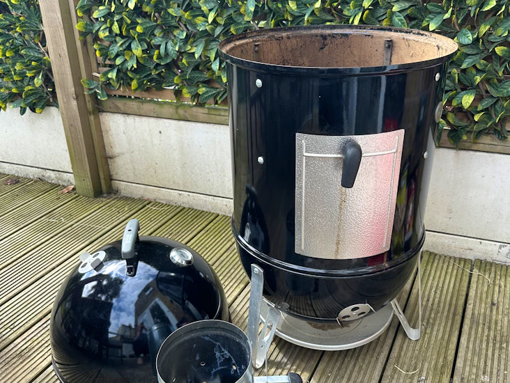 Weber smokey mountain 22” bullet smoker + charcoal bbq