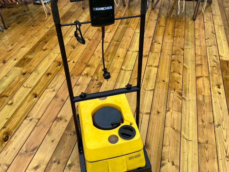 Altantvätt skurmaskin terassborste