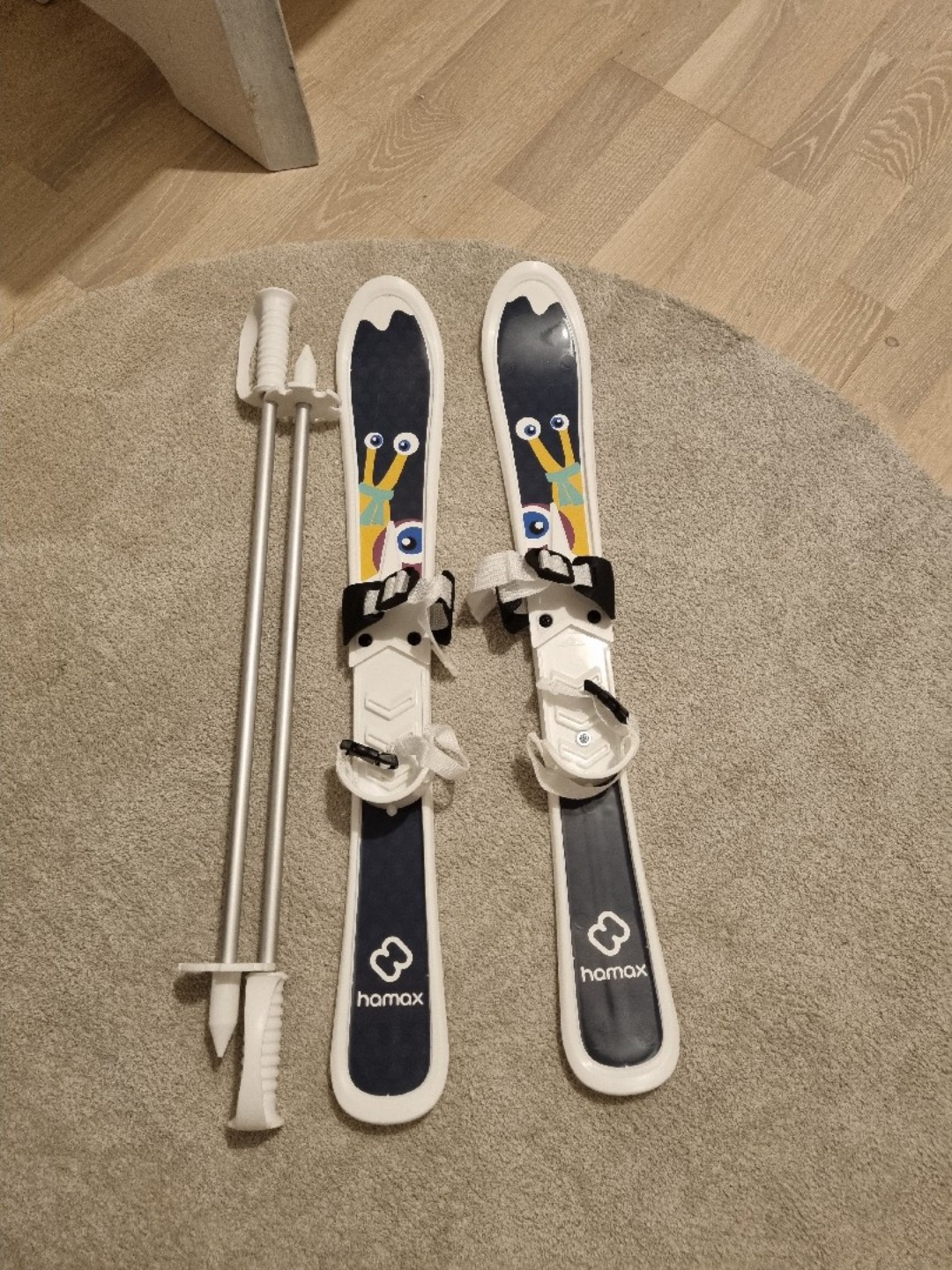 Barnskidor alpin och längdskidor 