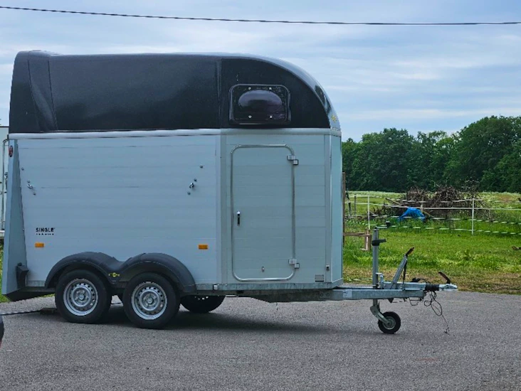 Hästsläp humbaur single