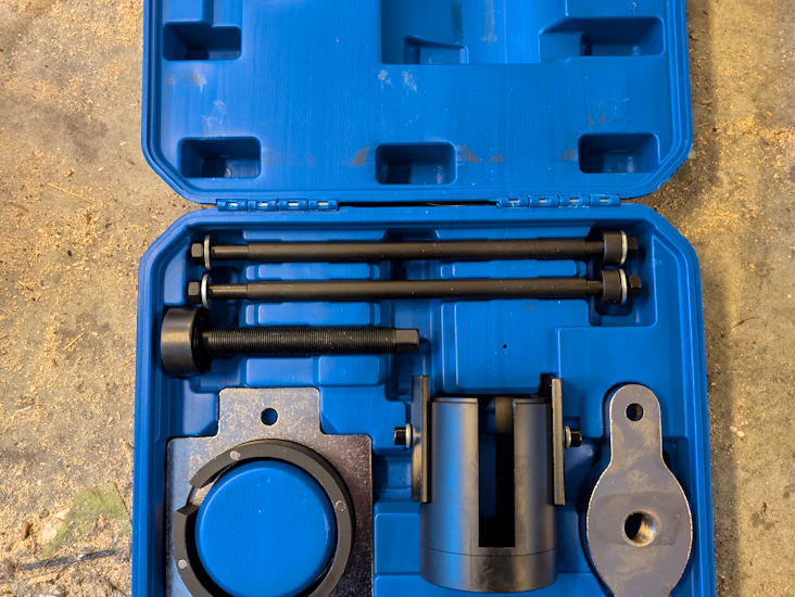 Verktyg för bakrebärarmabussning volvo