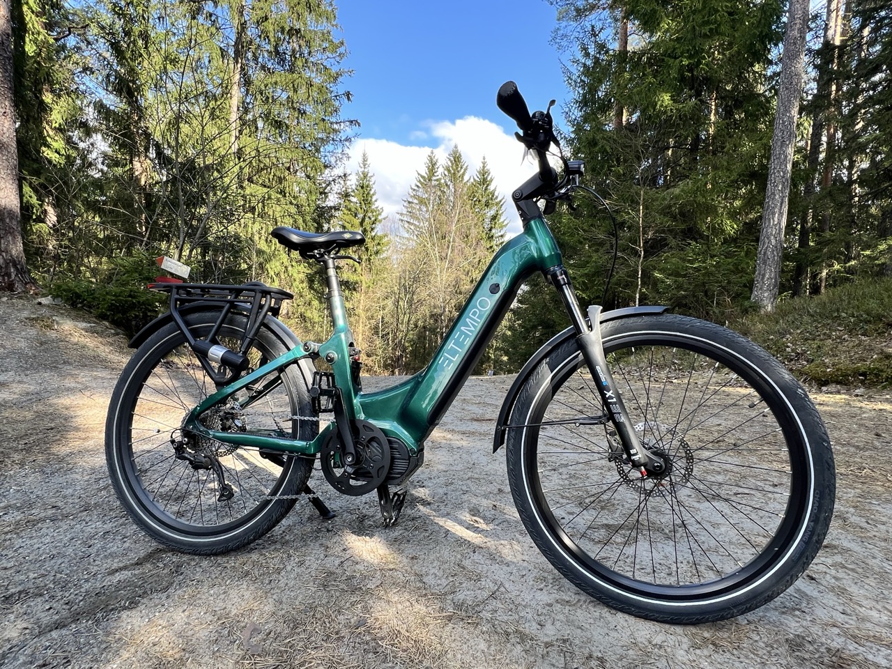 Elektrisk fulldempet damesykkel